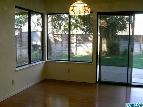 1712 E Babcock Ave, Visalia, CA 93292 photo 12