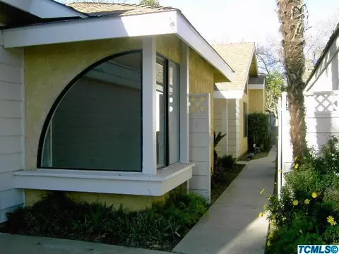 1712 E Babcock Ave, Visalia, CA 93292 photo 2