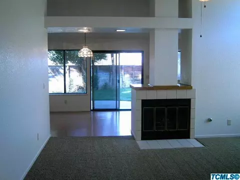 1712 E Babcock Ave, Visalia, CA 93292 photo 8