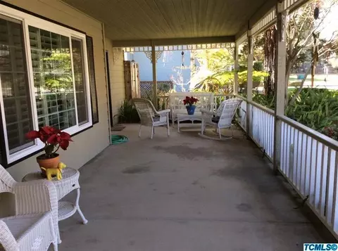 129 E Parkview Ave, Visalia, CA 93277 photo 4