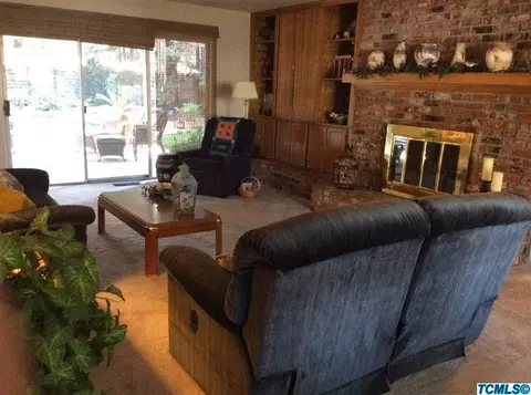 129 E Parkview Ave, Visalia, CA 93277 photo 10