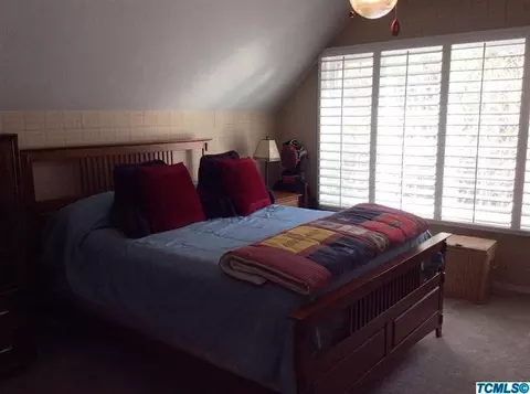 129 E Parkview Ave, Visalia, CA 93277 photo 5