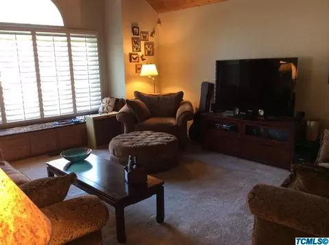 129 E Parkview Ave, Visalia, CA 93277 photo 6