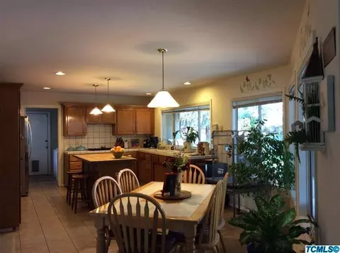 129 E Parkview Ave, Visalia, CA 93277 photo 7