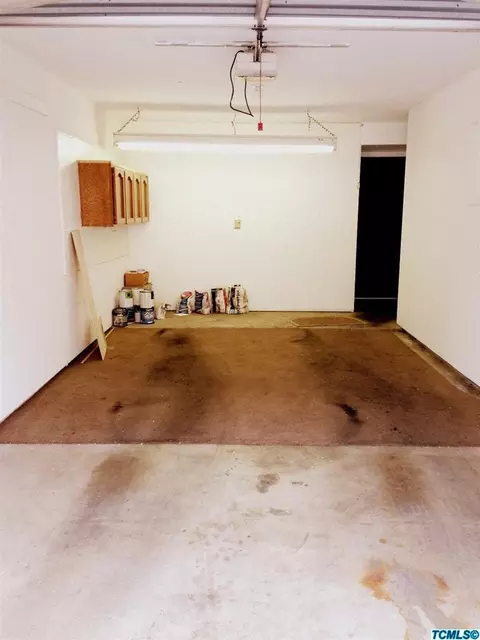 408 E Prosperity Ave, Tulare, CA 93274 photo 6