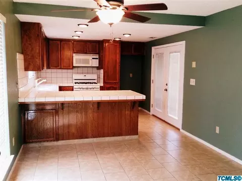 408 E Prosperity Ave, Tulare, CA 93274 photo 2