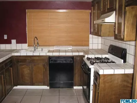 967 Clover Ln, Hanford, CA 93230 photo 2