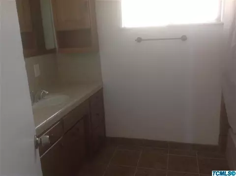 242 E Sandra Ave, Tulare, CA 93274 photo 5