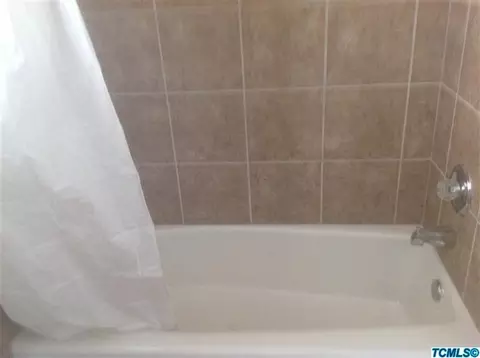 242 E Sandra Ave, Tulare, CA 93274 photo 9