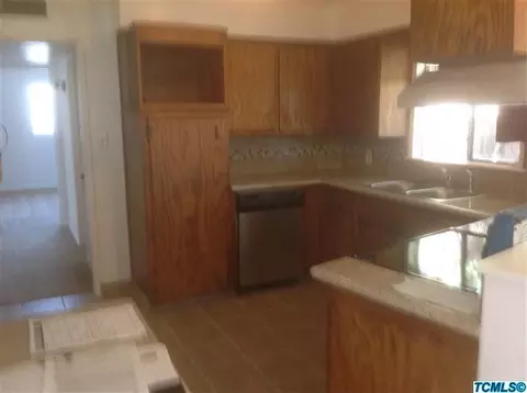 242 E Sandra Ave, Tulare, CA 93274 photo 2