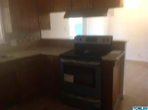 242 E Sandra Ave, Tulare, CA 93274 photo 3