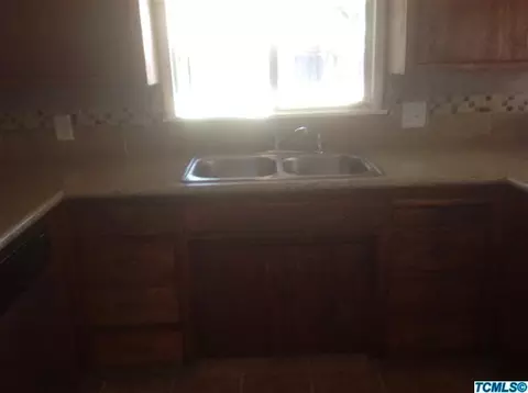 242 E Sandra Ave, Tulare, CA 93274 photo 4
