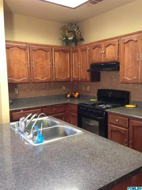 1936 Carnation Ct, Corcoran, CA 93212 photo 4