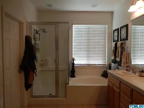 3712 E Seeger Ct, Visalia, CA 93292 photo 12