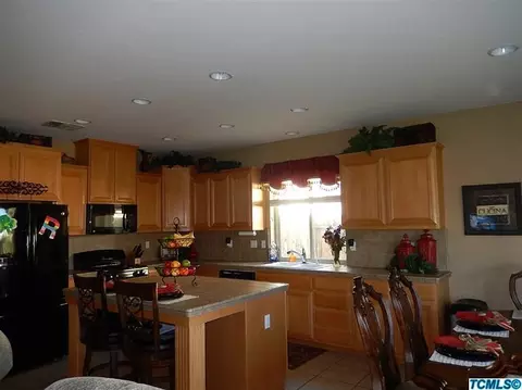 3712 E Seeger Ct, Visalia, CA 93292 photo 6