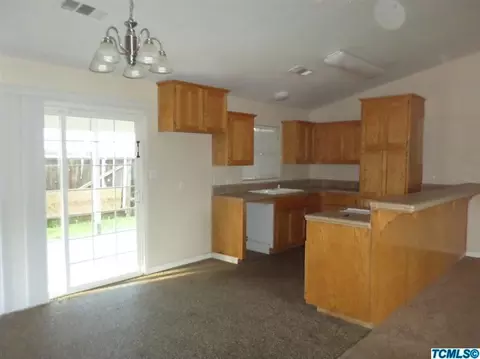 983 E Pine Dr, Tulare, CA 93274 photo 6