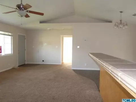 983 E Pine Dr, Tulare, CA 93274 photo 4