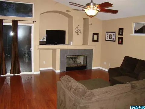 3343 E Sanders Ct, Visalia, CA 93292 photo 3