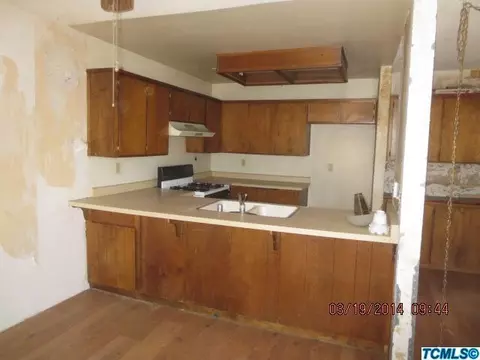 742 E Harold Ave, Visalia, CA 93292 photo 3