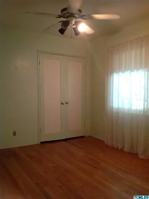 2111 E Westcott Ave, Visalia, CA 93292 photo 3