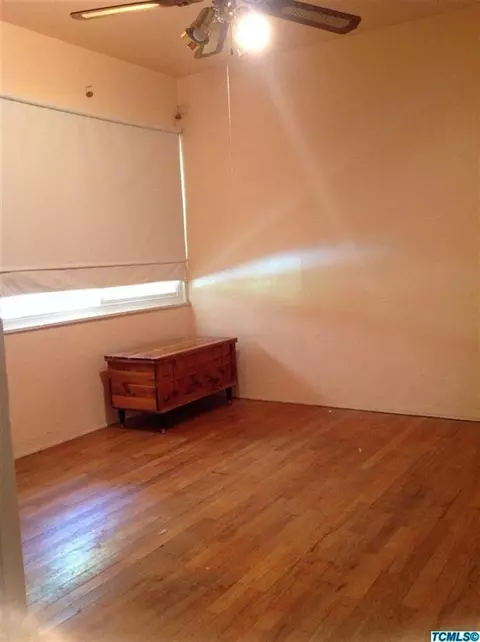 2111 E Westcott Ave, Visalia, CA 93292 photo 4