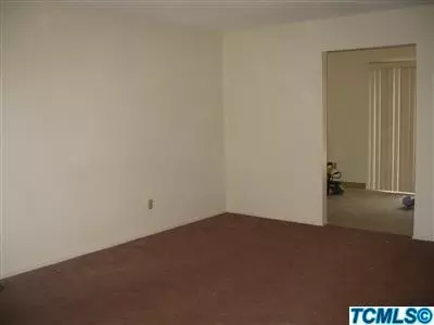 1031 N Bates Ave, Dinuba, CA 93618 photo 4