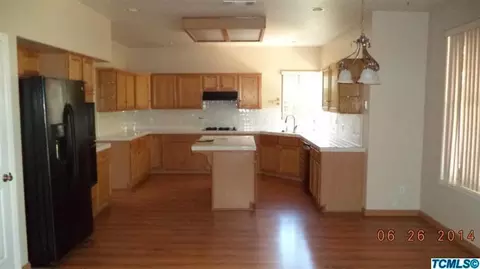 498 Camden Ct, Lemoore, CA 93245 photo 7