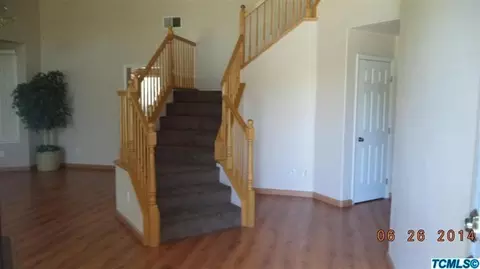 498 Camden Ct, Lemoore, CA 93245 photo 2