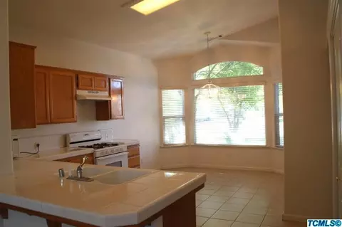1640 E Victor Ave, Visalia, CA 93292 photo 3