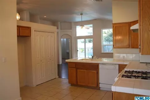 1640 E Victor Ave, Visalia, CA 93292 photo 4