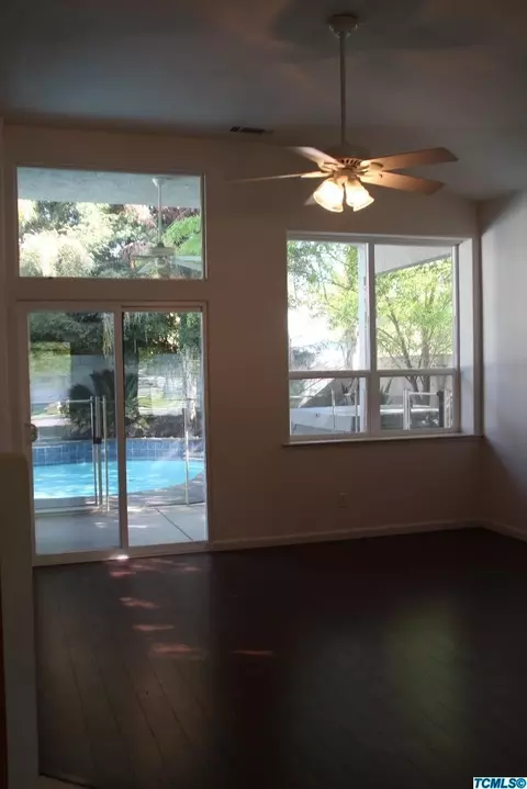1640 E Victor Ave, Visalia, CA 93292 photo 2
