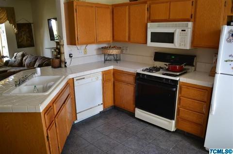 2407 W Vine Ave, Visalia, CA 93291 photo 2