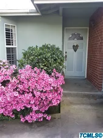1353 Gaither St, Selma, CA 93662 photo 2