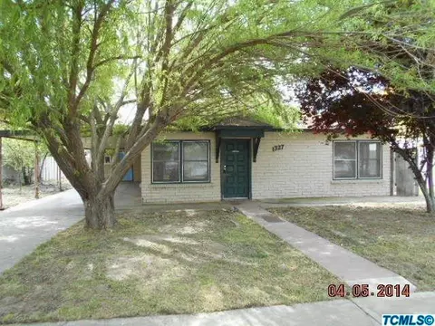 1327 E Sequoia Ave, Tulare, CA 93274 photo 1