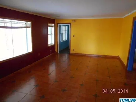 1327 E Sequoia Ave, Tulare, CA 93274 photo 5
