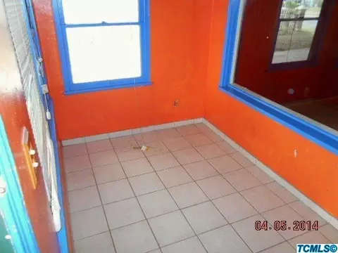 1327 E Sequoia Ave, Tulare, CA 93274 photo 4