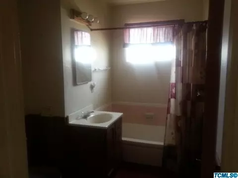 809 S Silva St, Tulare, CA 93274 photo 4