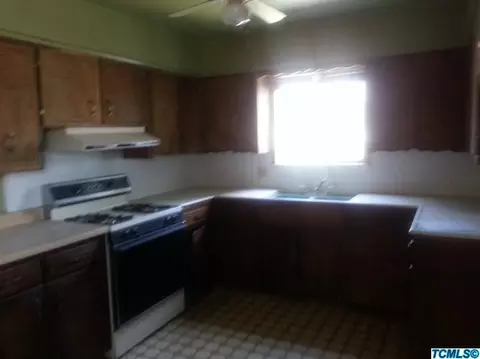 809 S Silva St, Tulare, CA 93274 photo 3