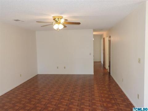 1070 E Academy Way, Dinuba, CA 93618 photo 4