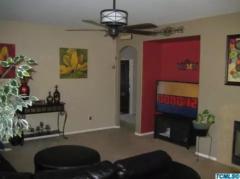 4146 S Locust St, Visalia, CA 93277 photo 8