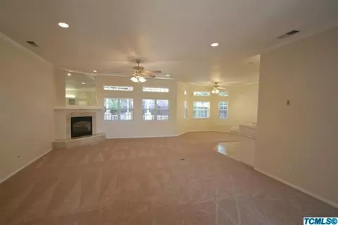 1328 E Seeger Ave, Visalia, CA 93292 photo 4