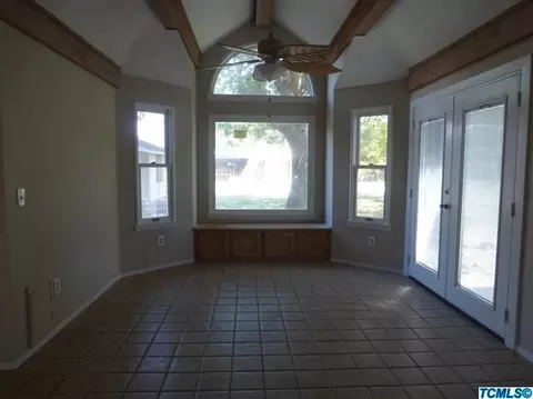 530 N Crenshaw St, Visalia, CA 93291 photo 4