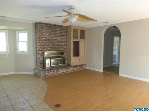 530 N Crenshaw St, Visalia, CA 93291 photo 5