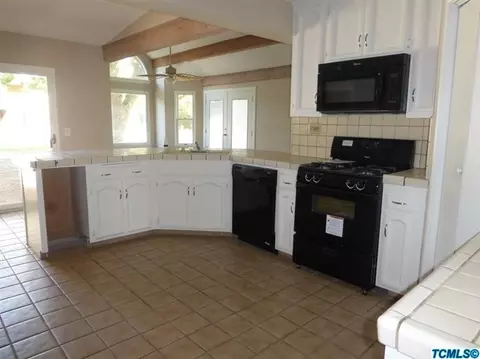 530 N Crenshaw St, Visalia, CA 93291 photo 7