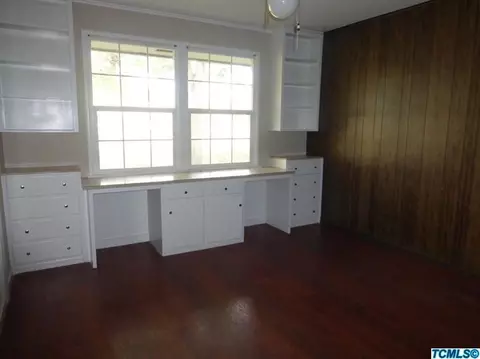 530 N Crenshaw St, Visalia, CA 93291 photo 3