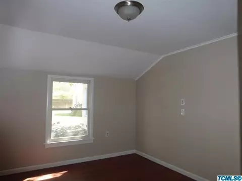 530 N Crenshaw St, Visalia, CA 93291 photo 12