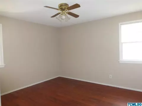 530 N Crenshaw St, Visalia, CA 93291 photo 8
