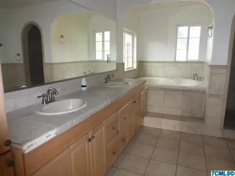 530 N Crenshaw St, Visalia, CA 93291 photo 13