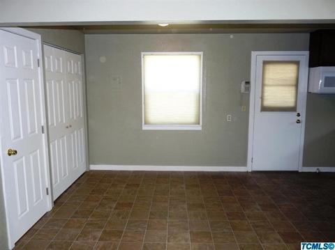 898 E Academy Ave, Tulare, CA 93274 photo 5