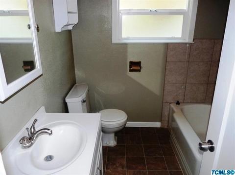 898 E Academy Ave, Tulare, CA 93274 photo 7